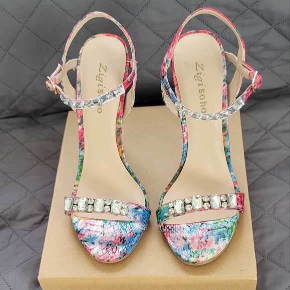 Stiletto Heels Zigi Soho size 7.5 Floral print with clear crystal gemstones - Picture 6 of 7